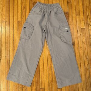 Gymshark Women's Oversized Fit Cargo Woven Pants Base Green Size XS pockets